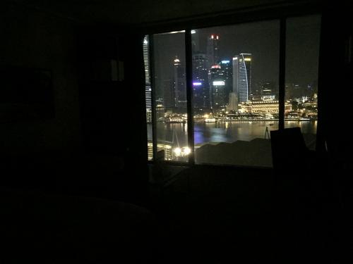 ベッドルーム夜