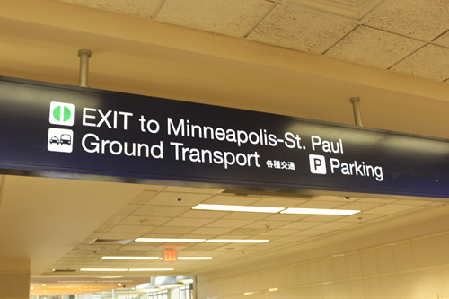 各種交通の表示。日本語?中国語?