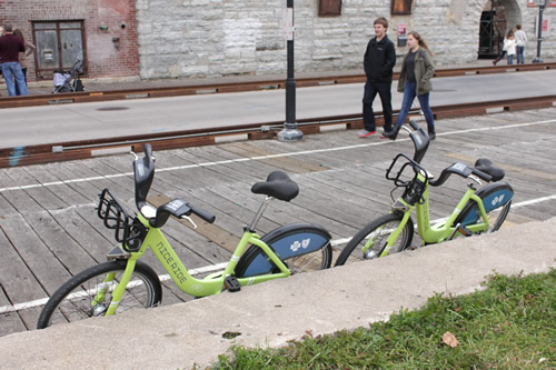 ツインシティでよく見かける緑の自転車