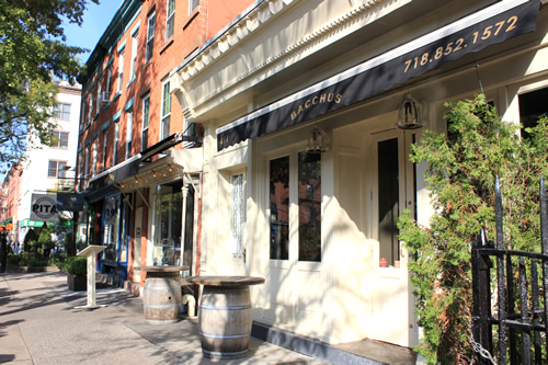 おしゃれなレストランもいっぱい