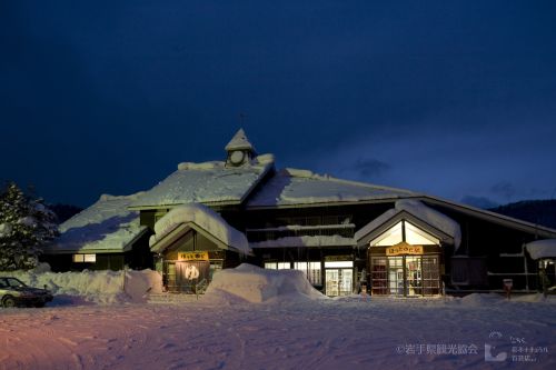 夜のほっとゆだ駅