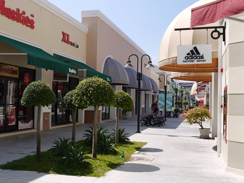 アウトレット ?