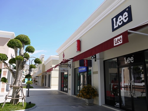 アウトレット ?