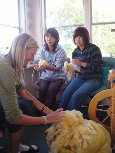 羊の毛から作る手作り毛糸体験