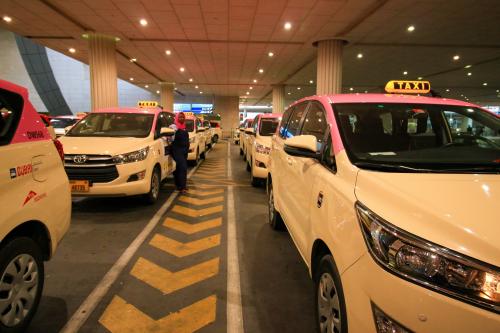 ピンクタクシー