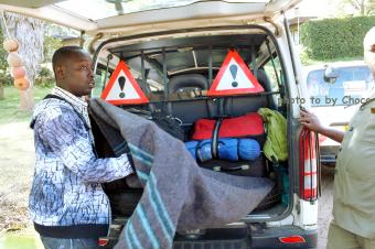 1サファリカーの荷物