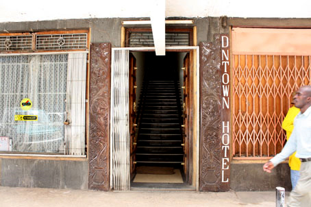 ナイロビの中級宿入口