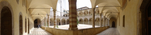修道院中庭