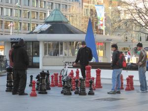 クライストチャーチ大聖堂広場でチェス