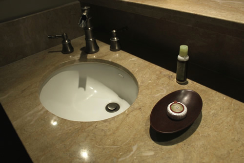 コナと同じく部屋の中に小さなカウンター