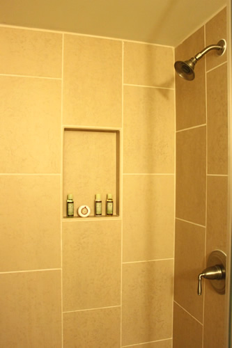 バスタブなしの独立型シャワールーム