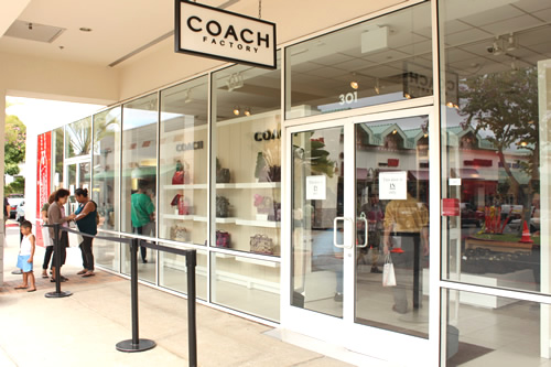 コーチは行列になっていました