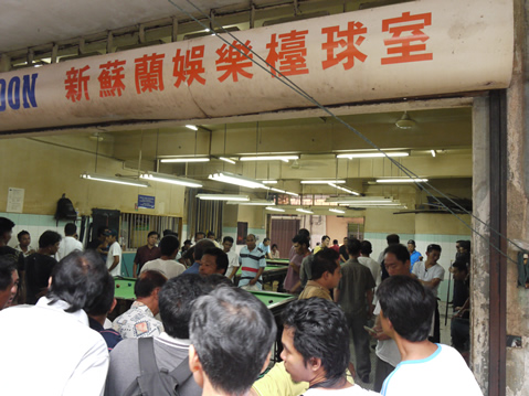 ビリヤードが大人気!