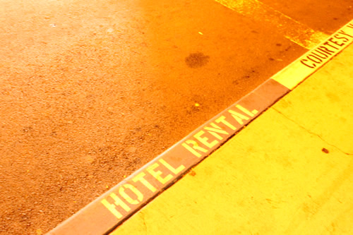 縁石にも表示されています