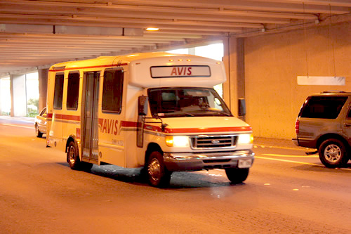 AVISレンタカーシャトルバス