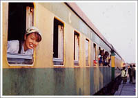 アフリカの大地をオンボロ列車は走る１