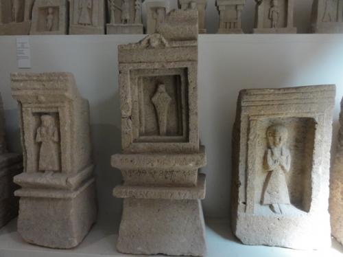 トフェットからの発掘墓碑