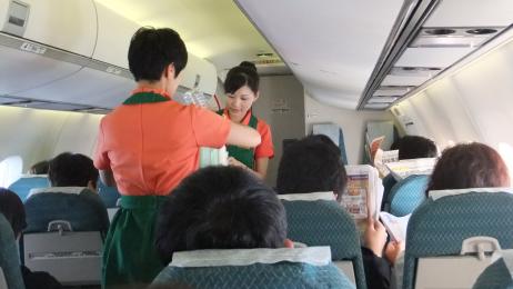 台南行きのフライトはそこそこ満席