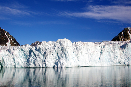海へ押し出される氷河