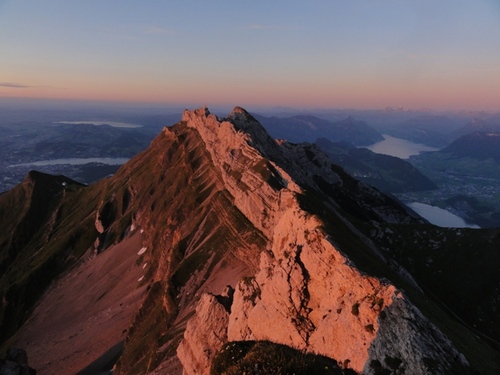 トムリスホルン頂上から夕焼けピラトス