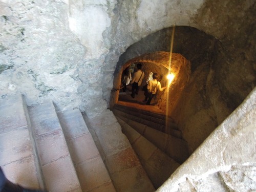 井戸の階段１