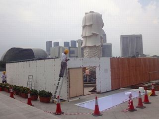 「マーライオン像」修復工事1