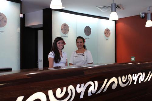 フロントスタッフ