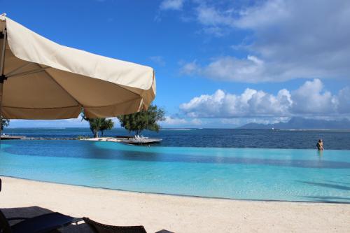 インフィニティープール