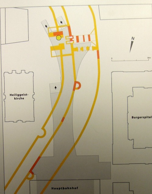 かつての門と現在の駅の関係図