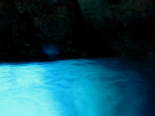 水面の青