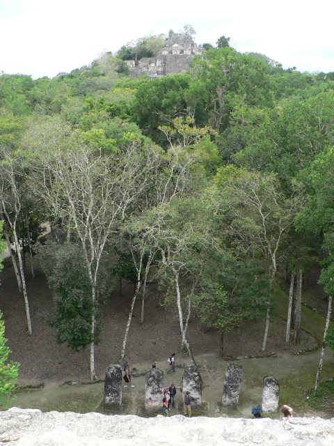 ピラミッド1から2を望む