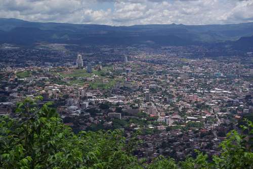 ピカチョの丘からのテグシガルパの眺め