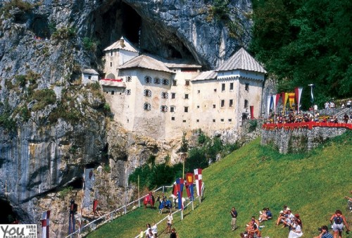 スロベニア 洞窟城