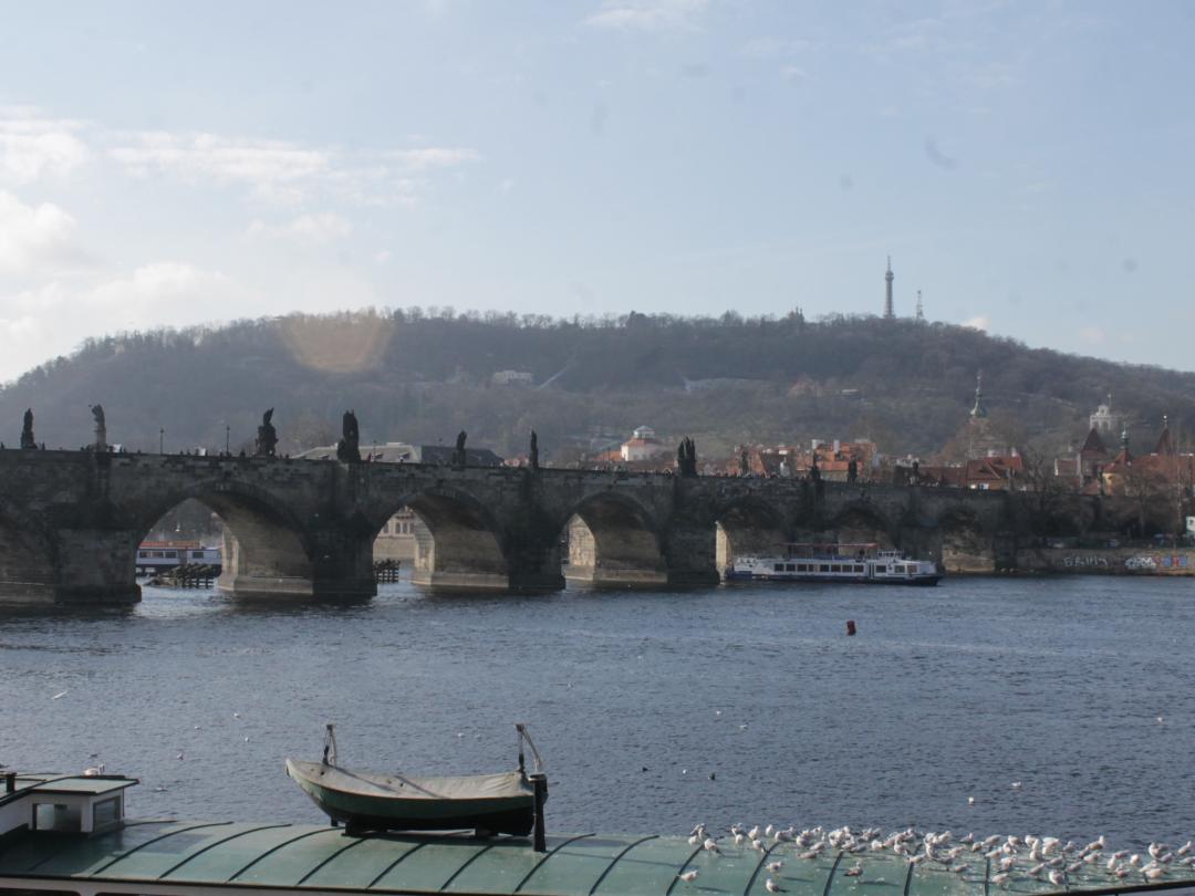 カレル橋 - プラハのおすすめ観光地・名所 | 現地を知り尽くしたガイド