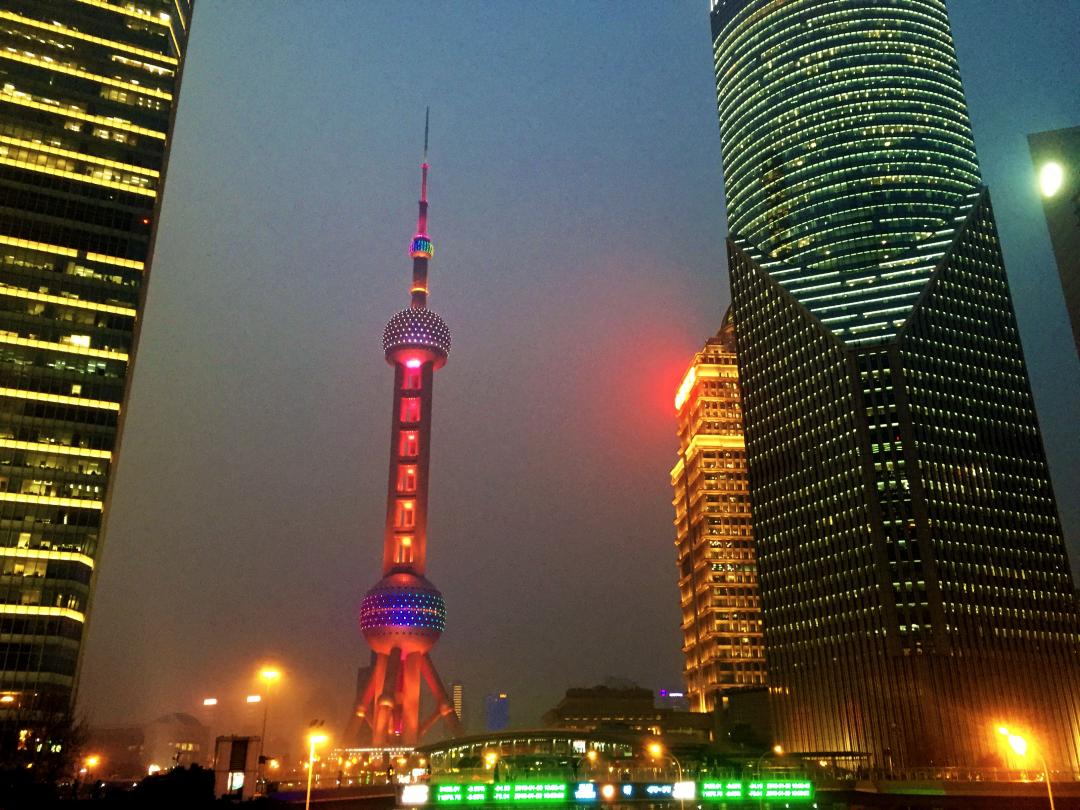 東方明珠塔 - 上海のおすすめ観光地・名所 | 現地を知り尽くしたガイド