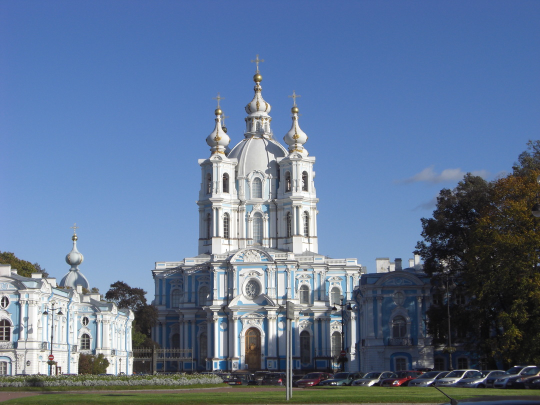 スモーリヌイ聖堂 サンクトペテルブルクのおすすめ観光地 名所 現地を知り尽くしたガイドによる口コミ情報 トラベルコ