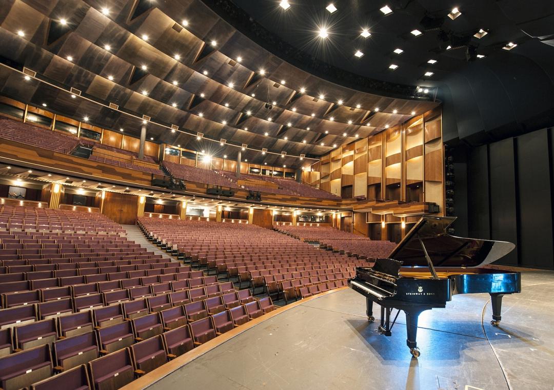 ザルツブルク祝祭大劇場 Großes Festspielhaus JapaneseClass.jp