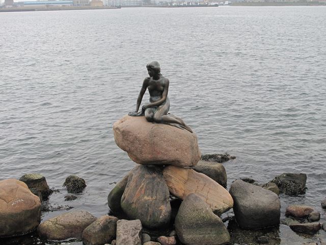 人魚姫の像 コペンハーゲンのおすすめ観光地 名所 現地を知り尽くしたガイドによる口コミ情報 トラベルコ