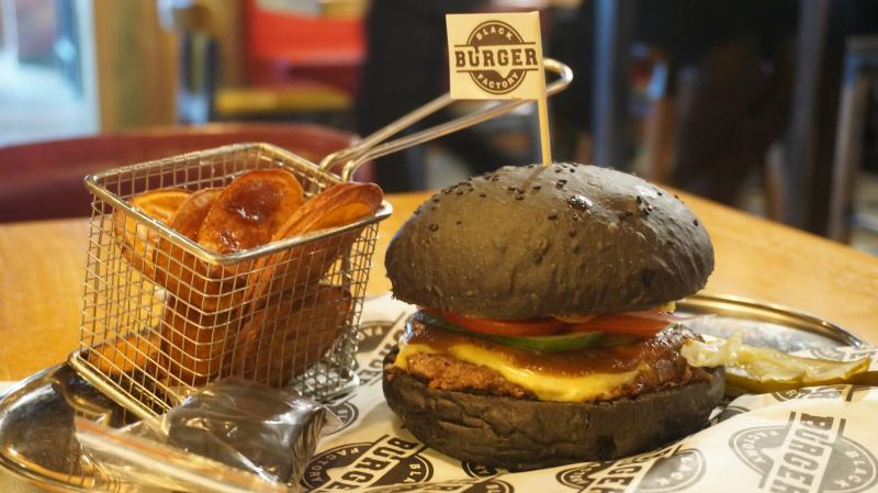 ブラック バーガー ファクトリー ウランバートルのおすすめグルメ 食事 現地を知り尽くしたガイドによる口コミ情報 トラベルコ