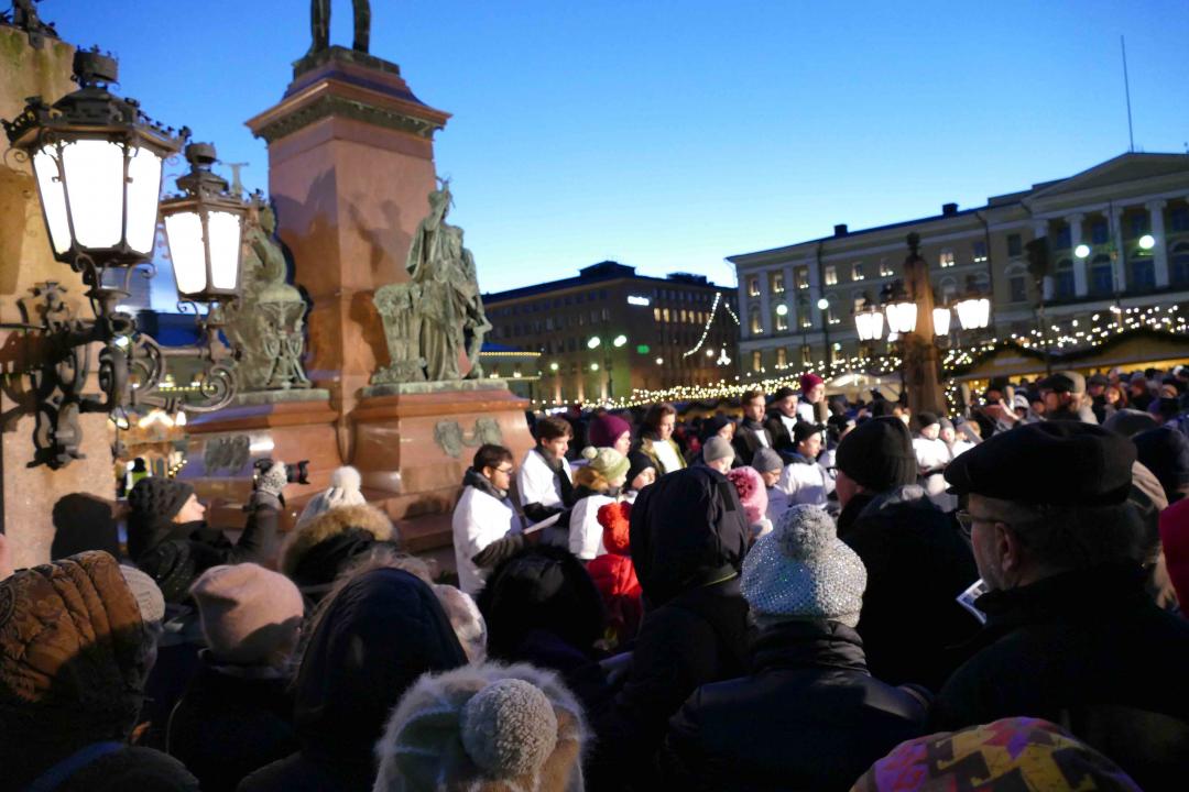 クリスマス マーケット ヘルシンキ元老院広場 ヘルシンキのおすすめ観光地 名所 現地を知り尽くしたガイドによる口コミ情報 トラベルコ