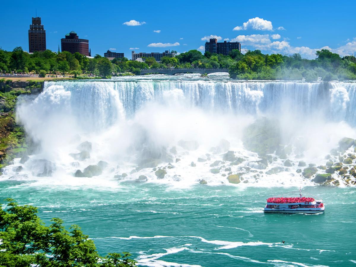 迫力満点のナイアガラの滝