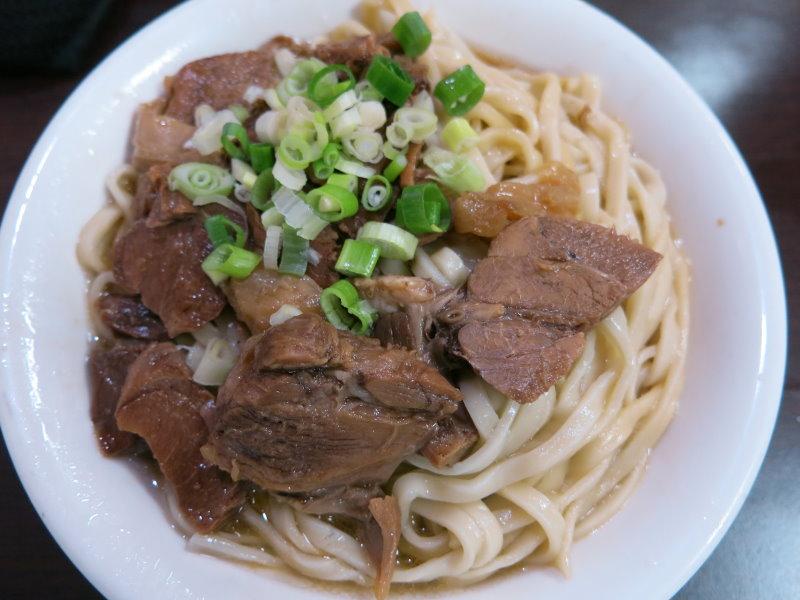 港園牛肉麺館（本店）-スープなし牛肉麺は地元客のイチオシ