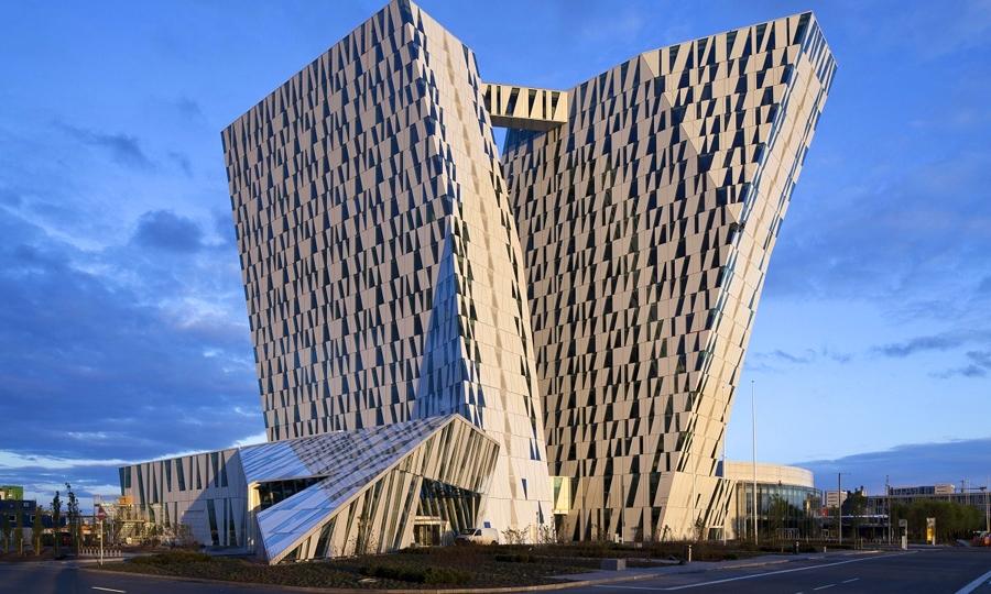 ACホテル・ベラ・スカイ・コペンハーゲン-非常に印象的なデザインの外観。