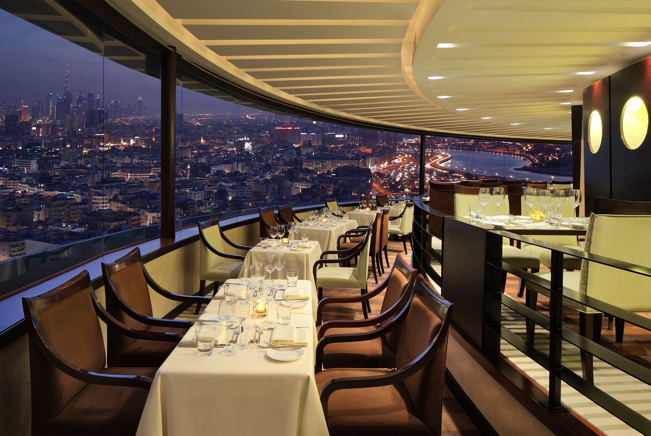 Рестораны дубая с красивым видом. Al Dawaar revolving Restaurant Дубай. Отель Hyatt Regency Dubai. Hyatt Regency Dubai 5*. Hyatt Regency Dubai (Deira, Dubai).