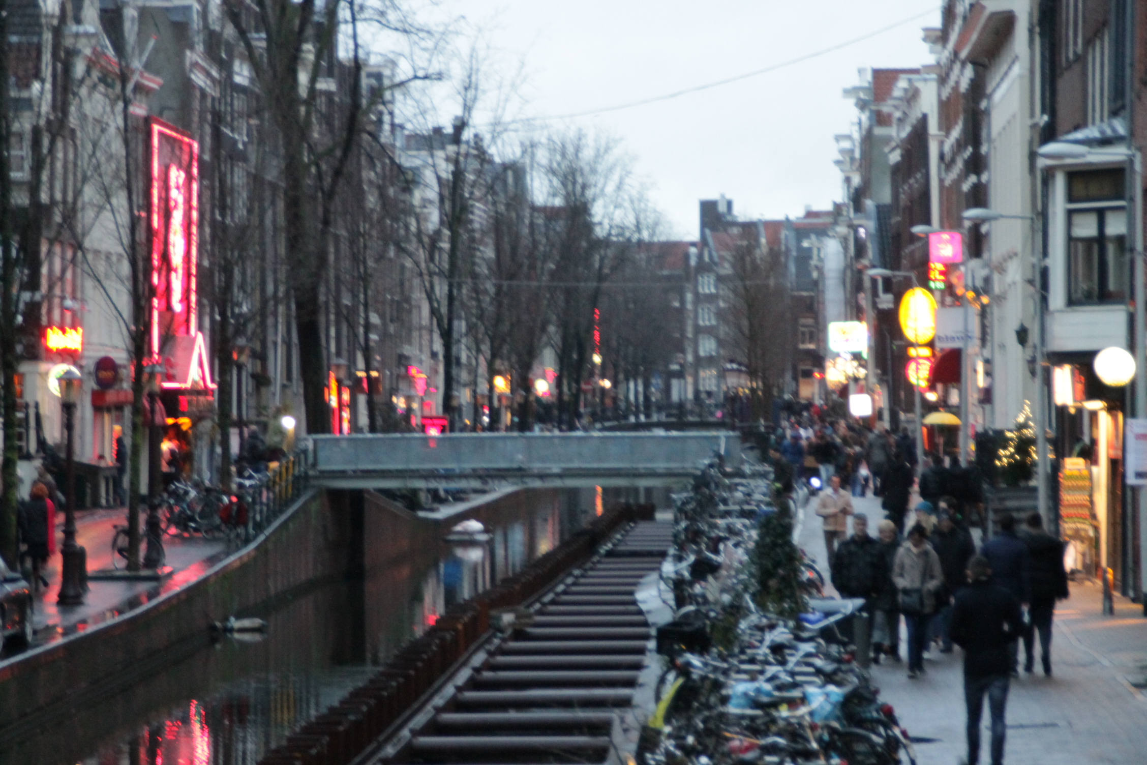 飾り窓地区 - アムステルダムのおすすめ観光地・名所 | 現地を知り