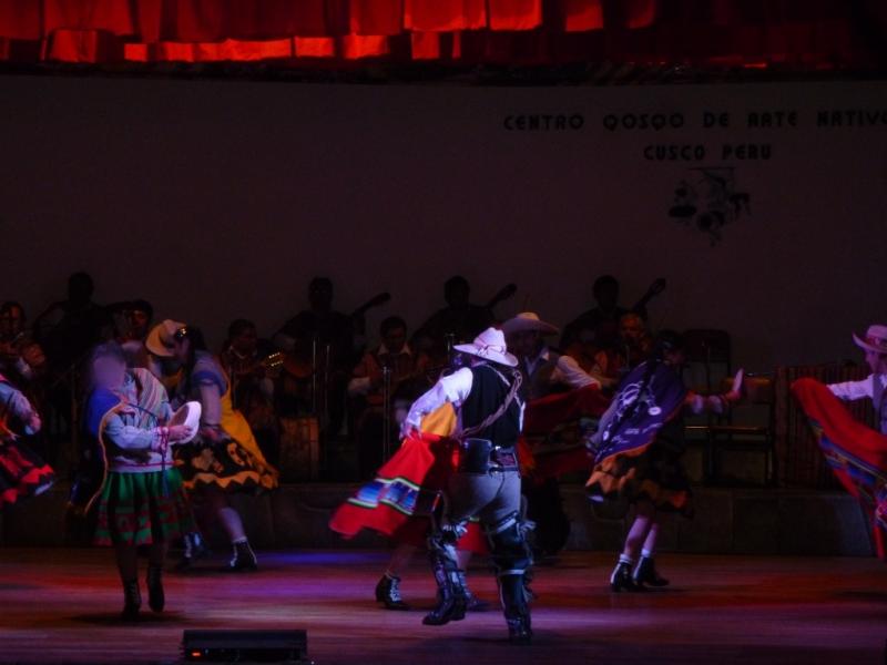 チュンビビルカス郡の踊り