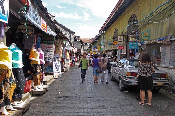 生活用品から観光客向けアイテムまで幅広い品揃え