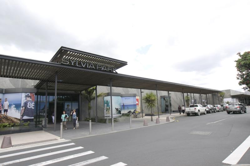 海外に来たことが実感できる大型モール