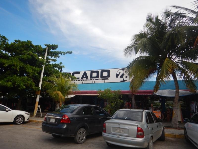 入り口にはMERCADO28と書いてあります