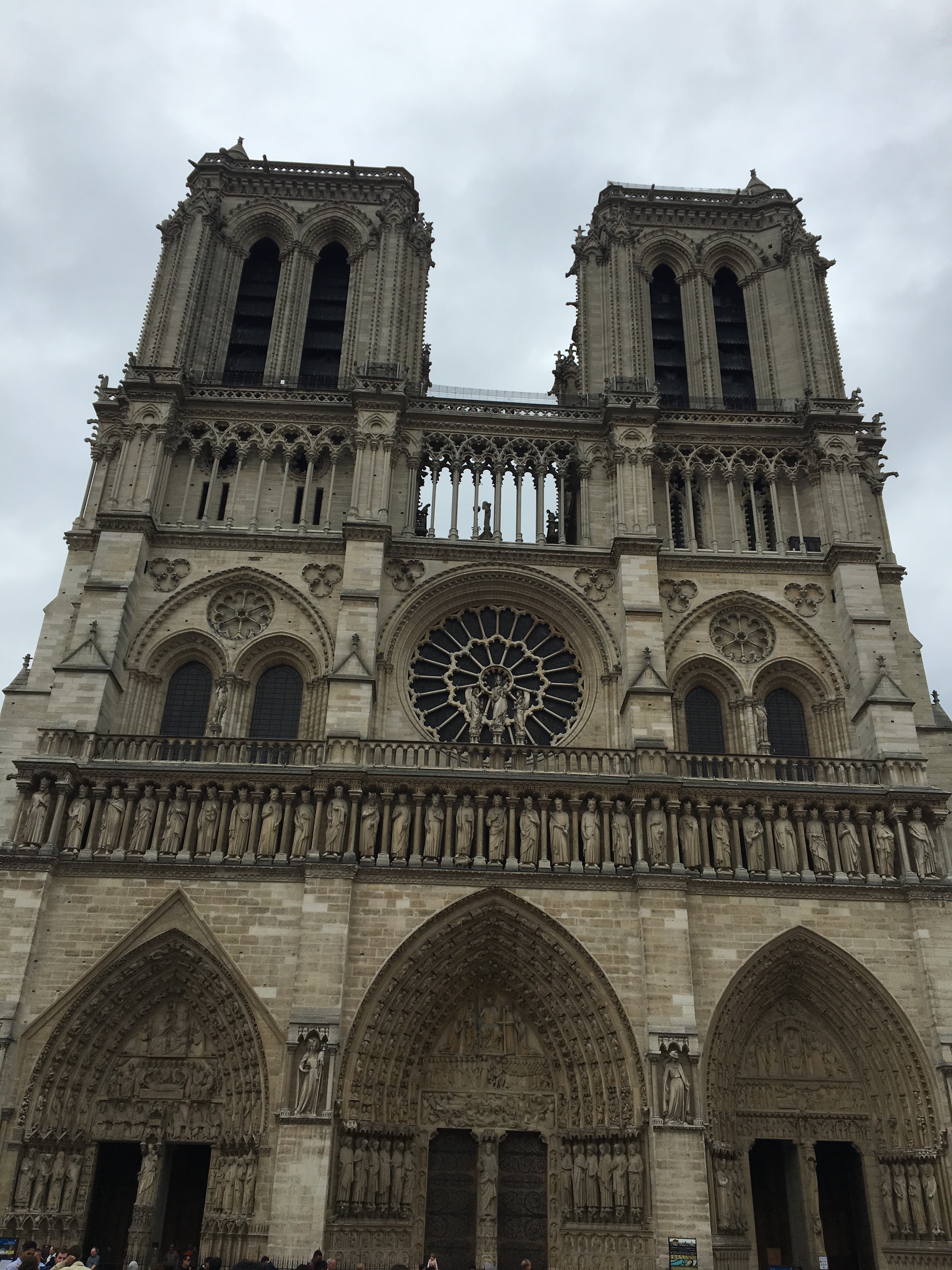 ノートルダム大聖堂 - パリのおすすめ観光地・名所 | 現地を知り尽くし